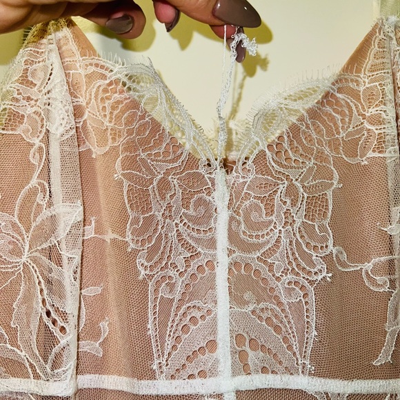 Cinq a sept lace nude dress - Picture 7 of 16
